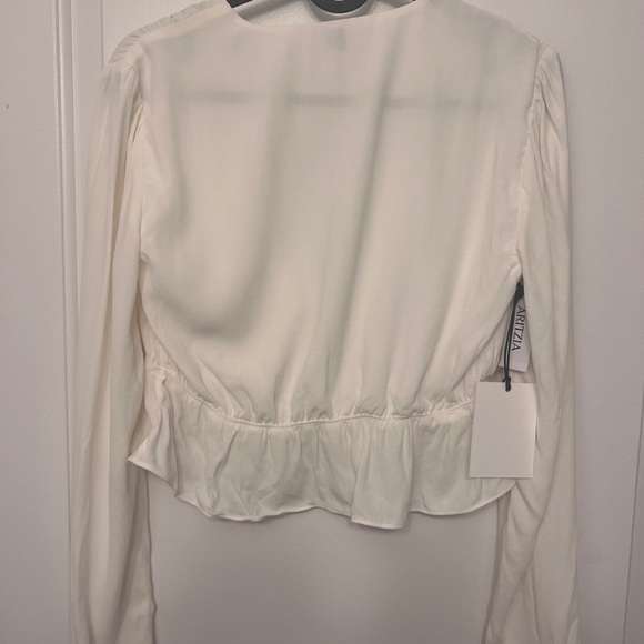 Aritzia Sunday Best cropped blouse - Picture 2 of 3